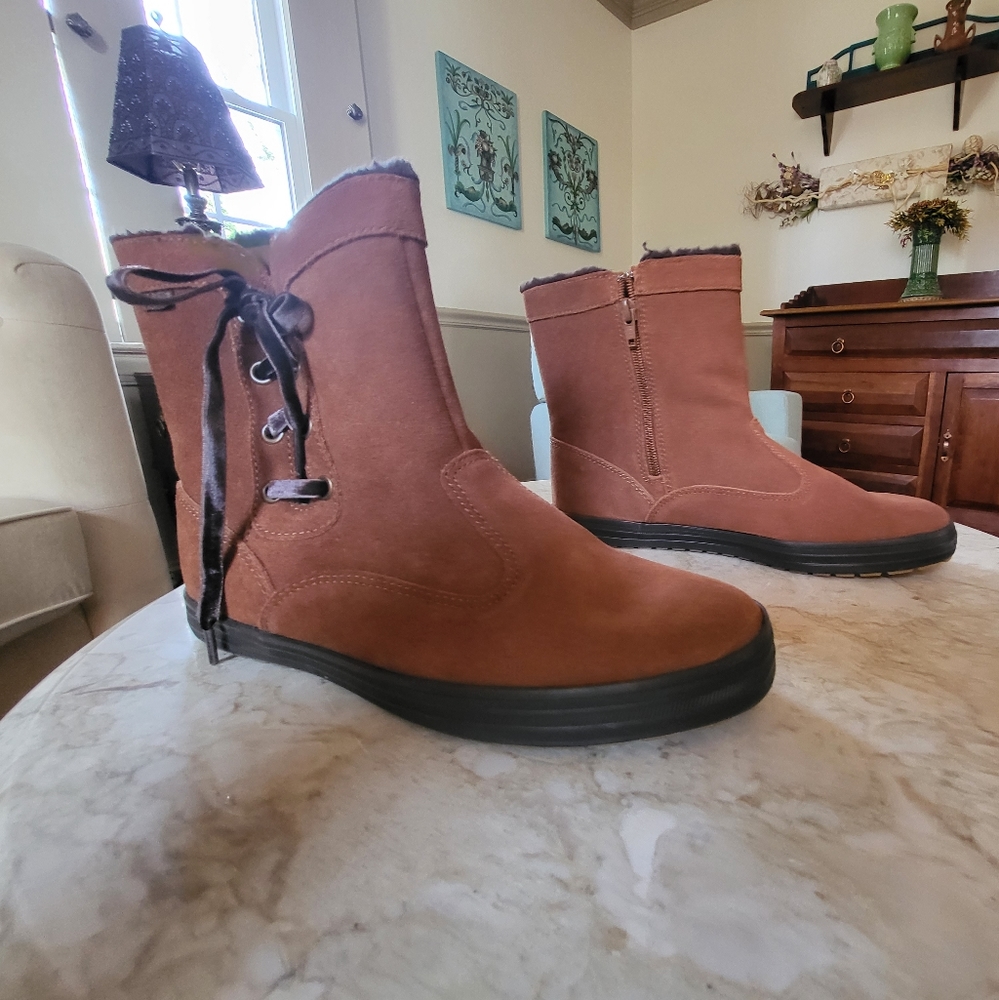 Size 8 Keds suede ankle boots.